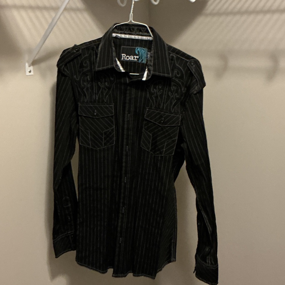 Roar Men's Black Striped Button Down Shirt